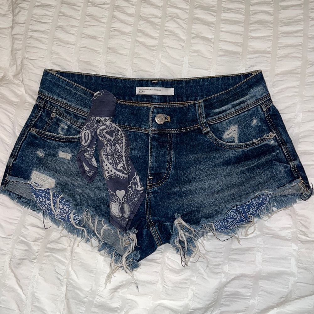 Zara Low Rise Ripped Denim Shorts